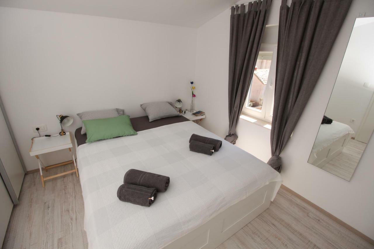 Apartment Smokva **** Podgreben Buitenkant foto